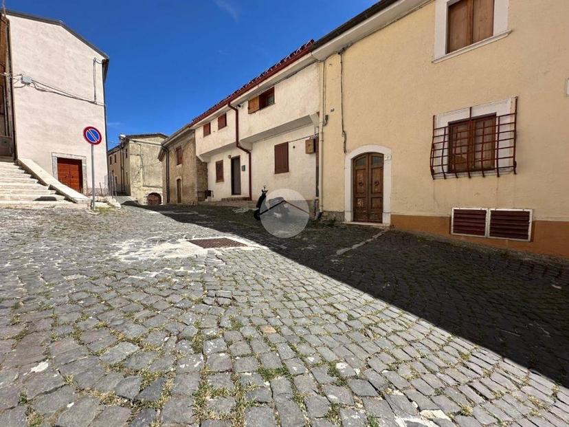 Terratetto unifamiliare via della Canala, Centro, Rocca di Cambio — foto 10 di 41