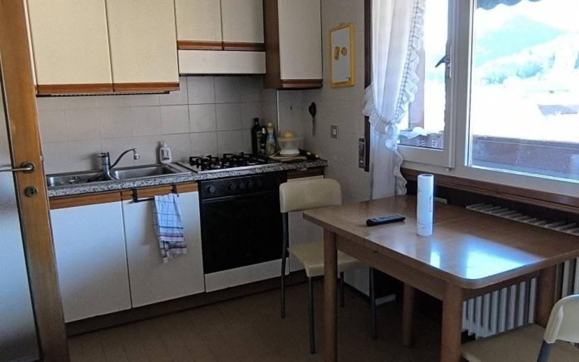 Trilocale da ristrutturare, quinto piano, Centro, Vittorio Veneto — foto 10 di 13
