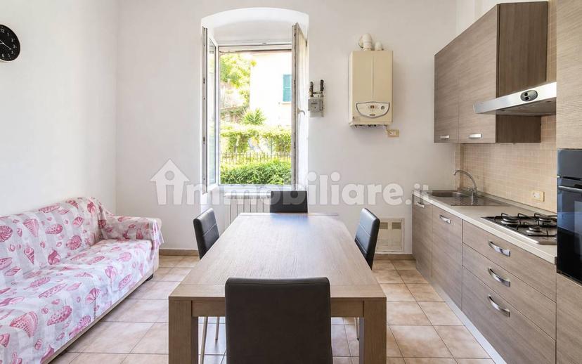 Trilocale via Silvio Pellico 20, Centro Storico, La Spezia — foto 3 di 9