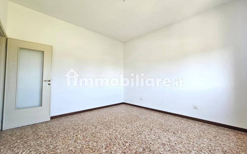 Trilocale via Friuli 6, Centro, Malnate — foto 2 di 21