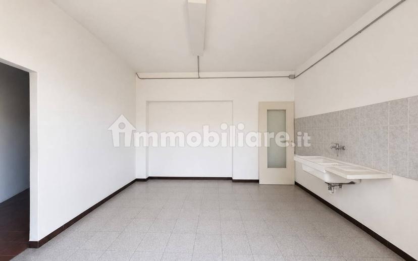 Trilocale via Friuli 6, Centro, Malnate — foto 3 di 21