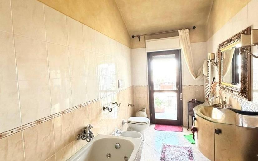 Quadrilocale quarto piano, Sant'Andrea, Novara — foto 23 di 28