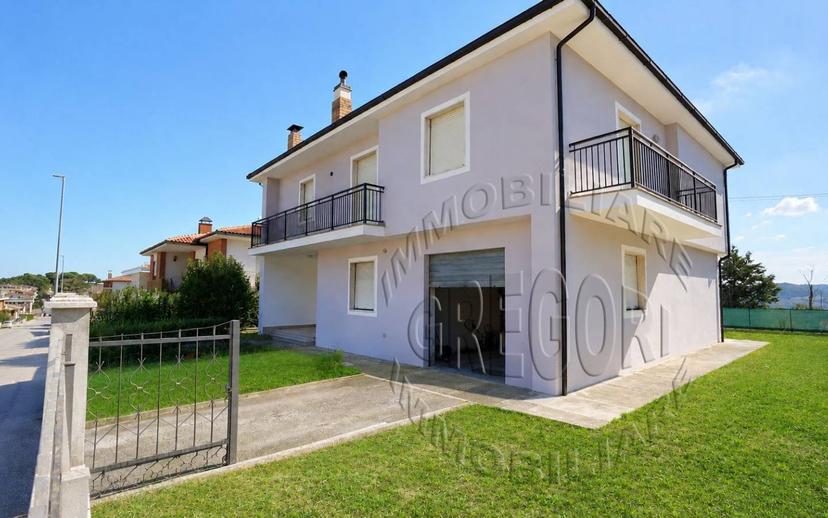 Villa unifamiliare via Gentile da Montefiore 96, Centro, Montefiore dell'Aso — foto 43 di 51