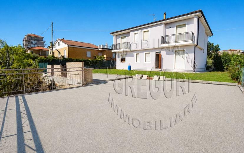 Villa unifamiliare via Gentile da Montefiore 96, Centro, Montefiore dell'Aso — foto 31 di 51