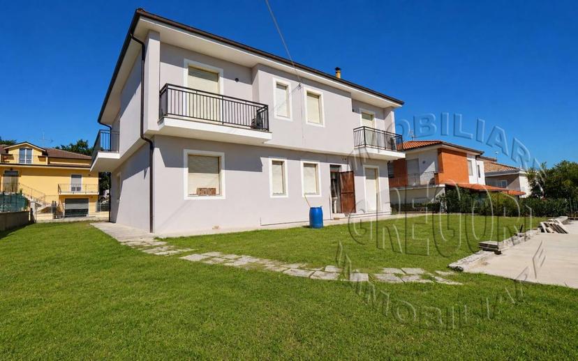 Villa unifamiliare via Gentile da Montefiore 96, Centro, Montefiore dell'Aso — foto 42 di 51