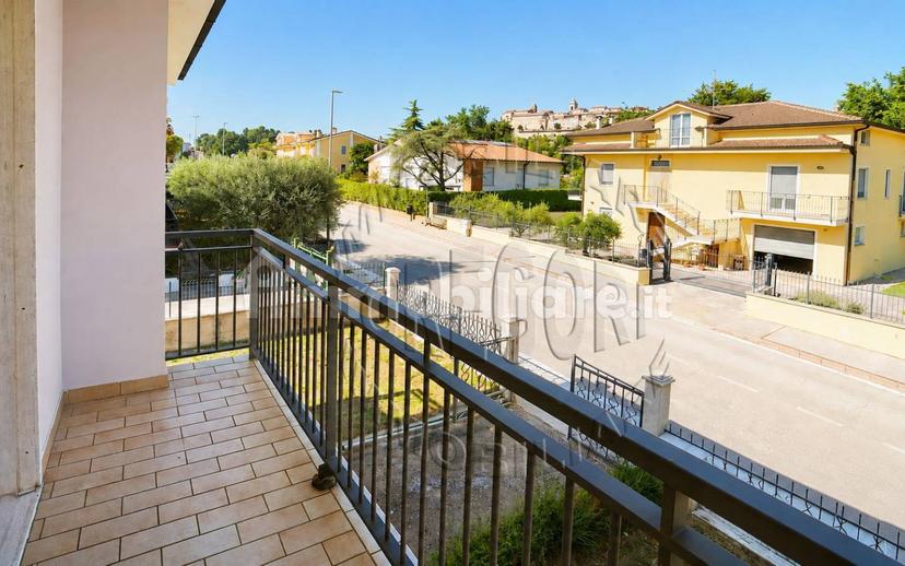 Villa unifamiliare via Gentile da Montefiore 96, Centro, Montefiore dell'Aso — foto 40 di 51