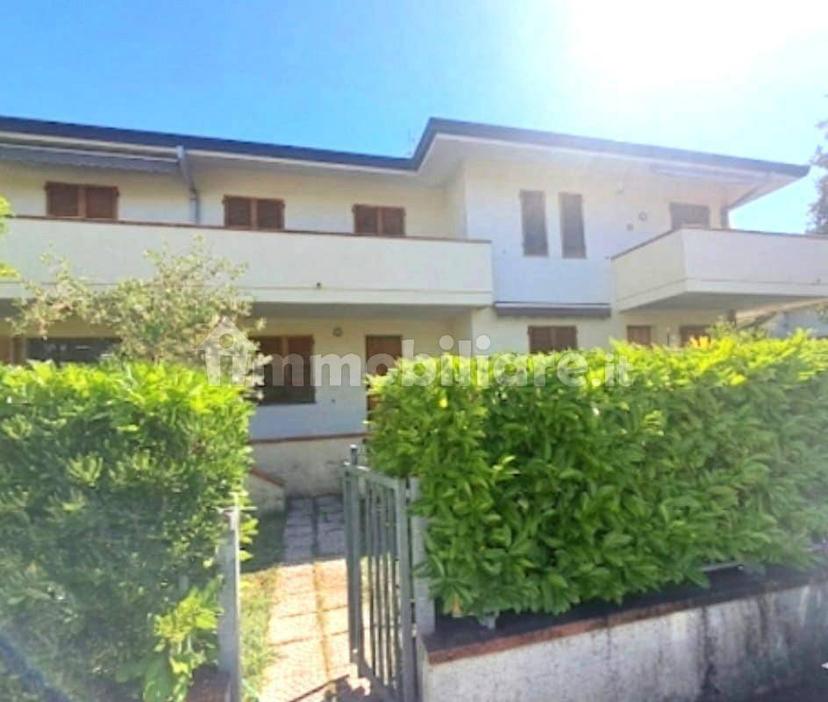 Trilocale via Firenze,  54100, Marina di Massa Centro, Massa — foto 15 di 20
