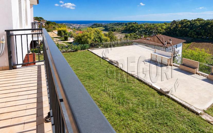 Villa unifamiliare via Gentile da Montefiore 96, Centro, Montefiore dell'Aso — foto 21 di 51