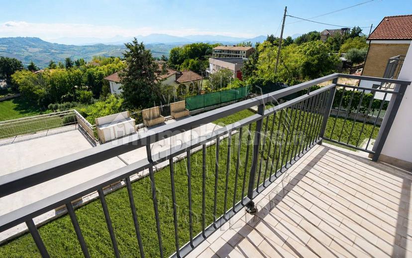 Villa unifamiliare via Gentile da Montefiore 96, Centro, Montefiore dell'Aso — foto 24 di 51