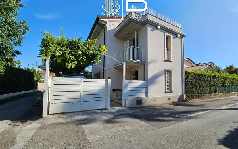 Villa bifamiliare via Piave 102, Centro, Forte dei Marmi — foto 41 di 66