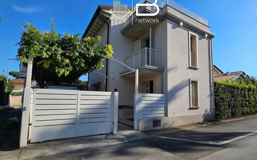 Villa bifamiliare via Piave 102, Centro, Forte dei Marmi — foto 43 di 66