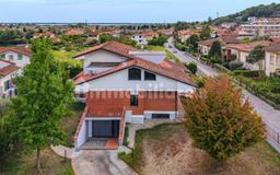 Villa unifamiliare via Edoardo Francalanci, Bozzano, Quiesa, Massarosa
