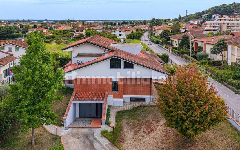 Villa unifamiliare via Edoardo Francalanci, Bozzano, Quiesa, Massarosa