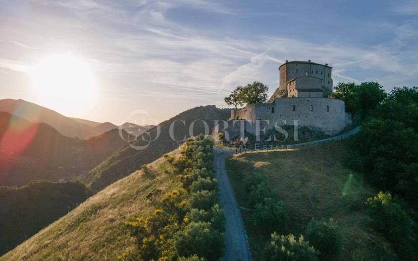 Villa unifamiliare via Case Sparse, Cagli — foto 6 di 193