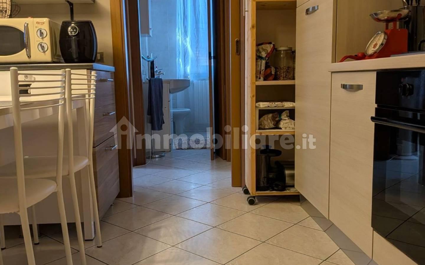 Bilocale via Repossi 62, Centro, Lonate Pozzolo