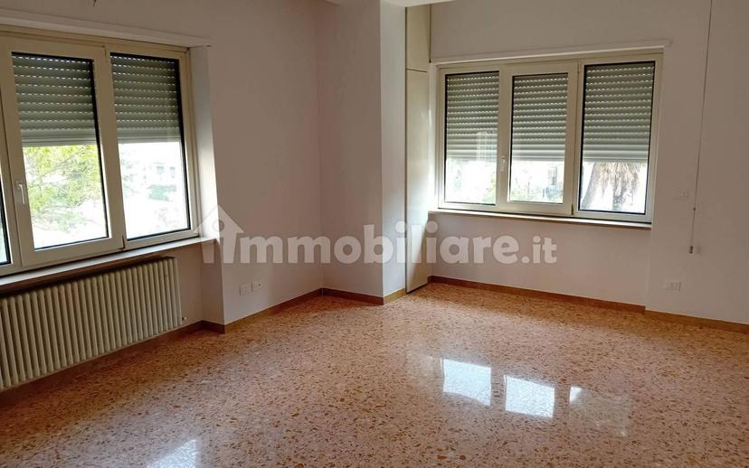 Quadrilocale viale Giuseppe Mazzini 8, Centro, Sulmona — foto 14 di 16
