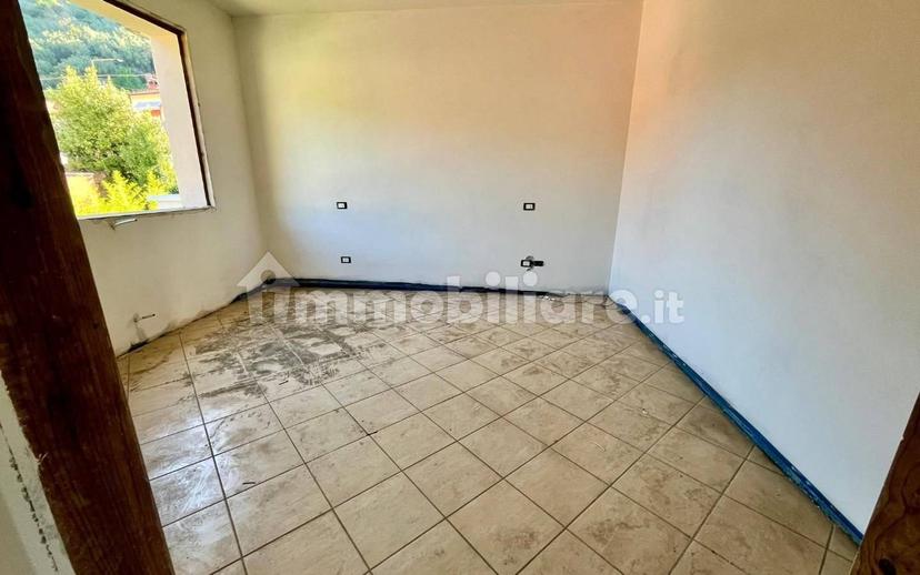 Trilocale ottimo stato, primo piano, Centro, Pescia — foto 8 di 12