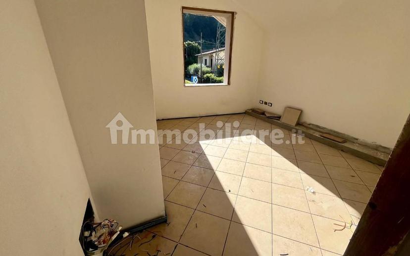 Trilocale ottimo stato, primo piano, Centro, Pescia — foto 6 di 12