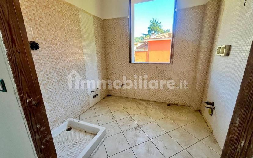 Trilocale ottimo stato, primo piano, Centro, Pescia — foto 10 di 12