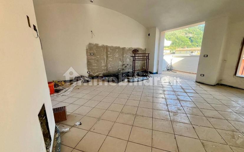 Trilocale ottimo stato, primo piano, Centro, Pescia