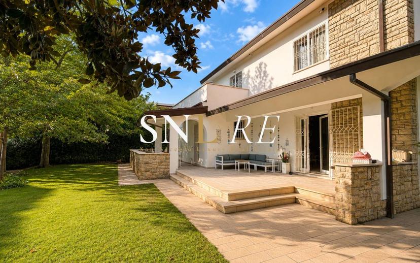 Villa unifamiliare via F. Donati, Vittoria Apuana, Forte dei Marmi — foto 8 di 25