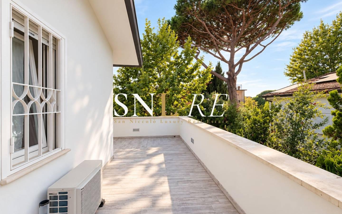 Villa unifamiliare via F. Donati, Vittoria Apuana, Forte dei Marmi