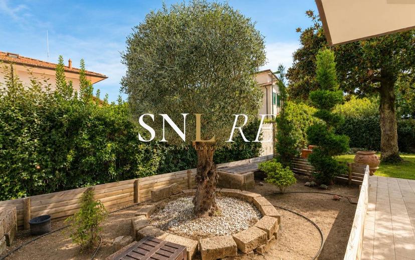 Villa unifamiliare via F. Donati, Vittoria Apuana, Forte dei Marmi — foto 20 di 25