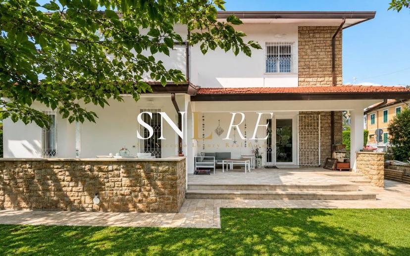 Villa unifamiliare via F. Donati, Vittoria Apuana, Forte dei Marmi — foto 2 di 25