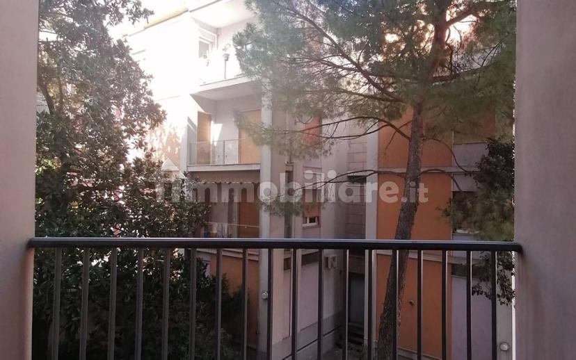 Trilocale via Capodistria 22, Turati - Santo Stefano, Lecco