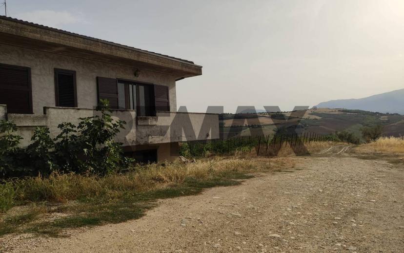 Appartamento buono stato, su più livelli, Loreto Aprutino — foto 35 di 48