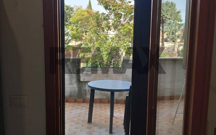 Appartamento buono stato, su più livelli, Loreto Aprutino — foto 15 di 48