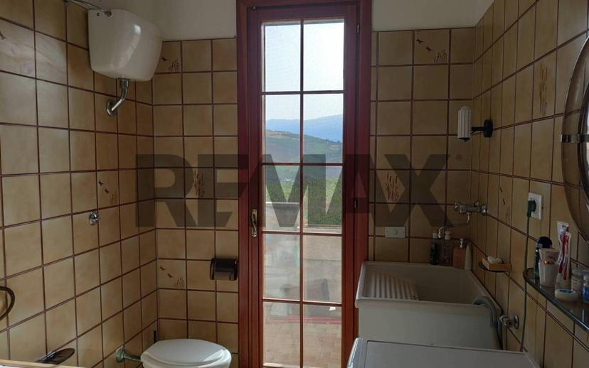 Appartamento buono stato, su più livelli, Loreto Aprutino — foto 22 di 48