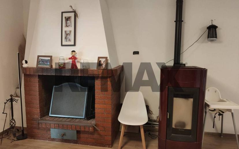 Appartamento buono stato, su più livelli, Loreto Aprutino — foto 27 di 48