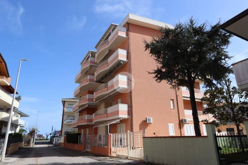 Trilocale via malta 1, Lungomare Marconi, Alba Adriatica — foto 12 di 19