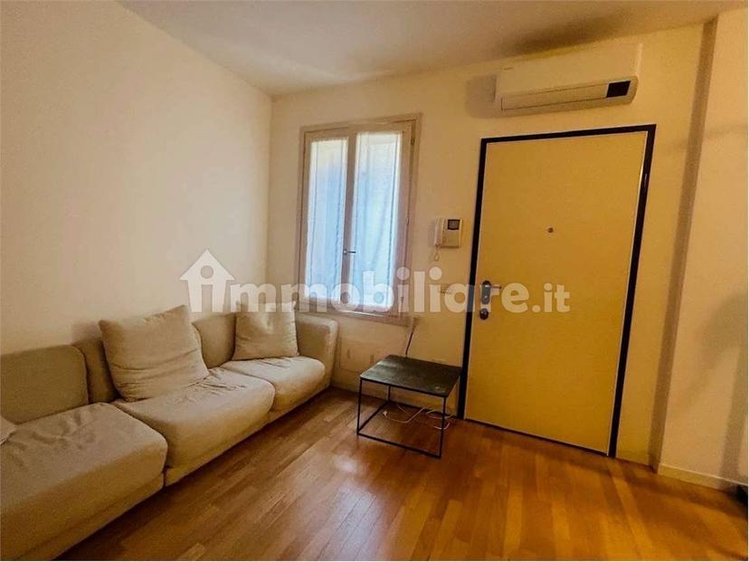 Trilocale ottimo stato, secondo piano, Centro Storico, Reggio Emilia — foto 24 di 32