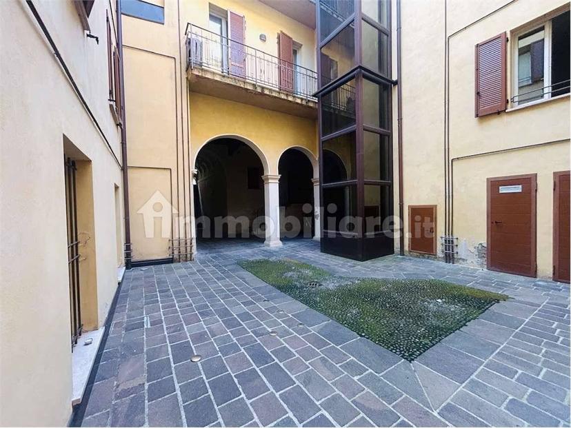 Trilocale ottimo stato, secondo piano, Centro Storico, Reggio Emilia — foto 20 di 32