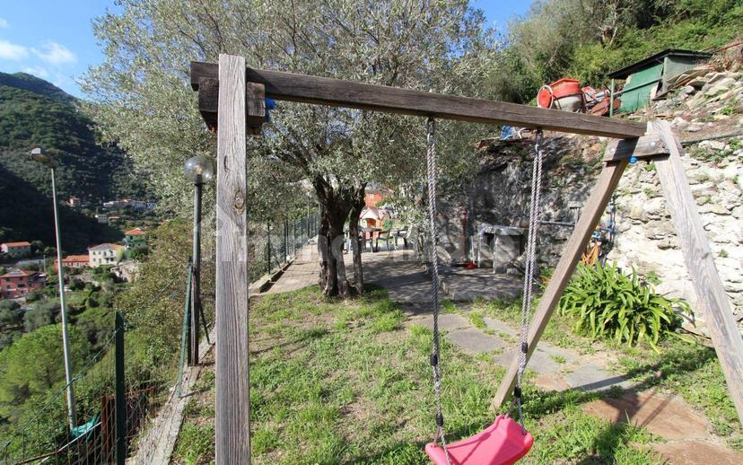 Villa a schiera via Rosaguta, Avegno Chiesa, Avegno