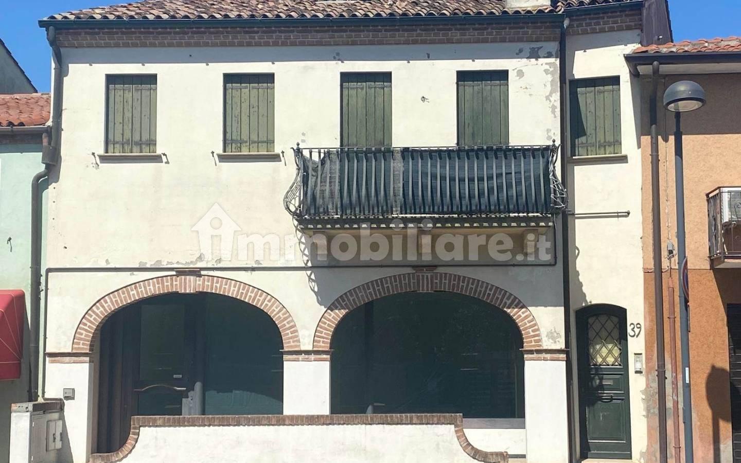 Quadrilocale ottimo stato, primo piano, Centro, Agna