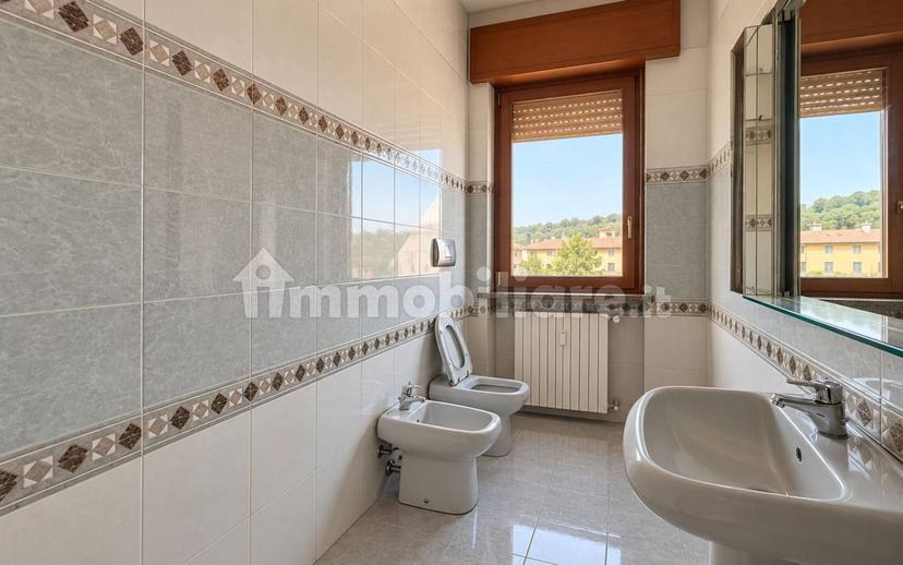 Trilocale via Alessandro Poerio 22, Ponte Crencano, Verona — foto 3 di 18