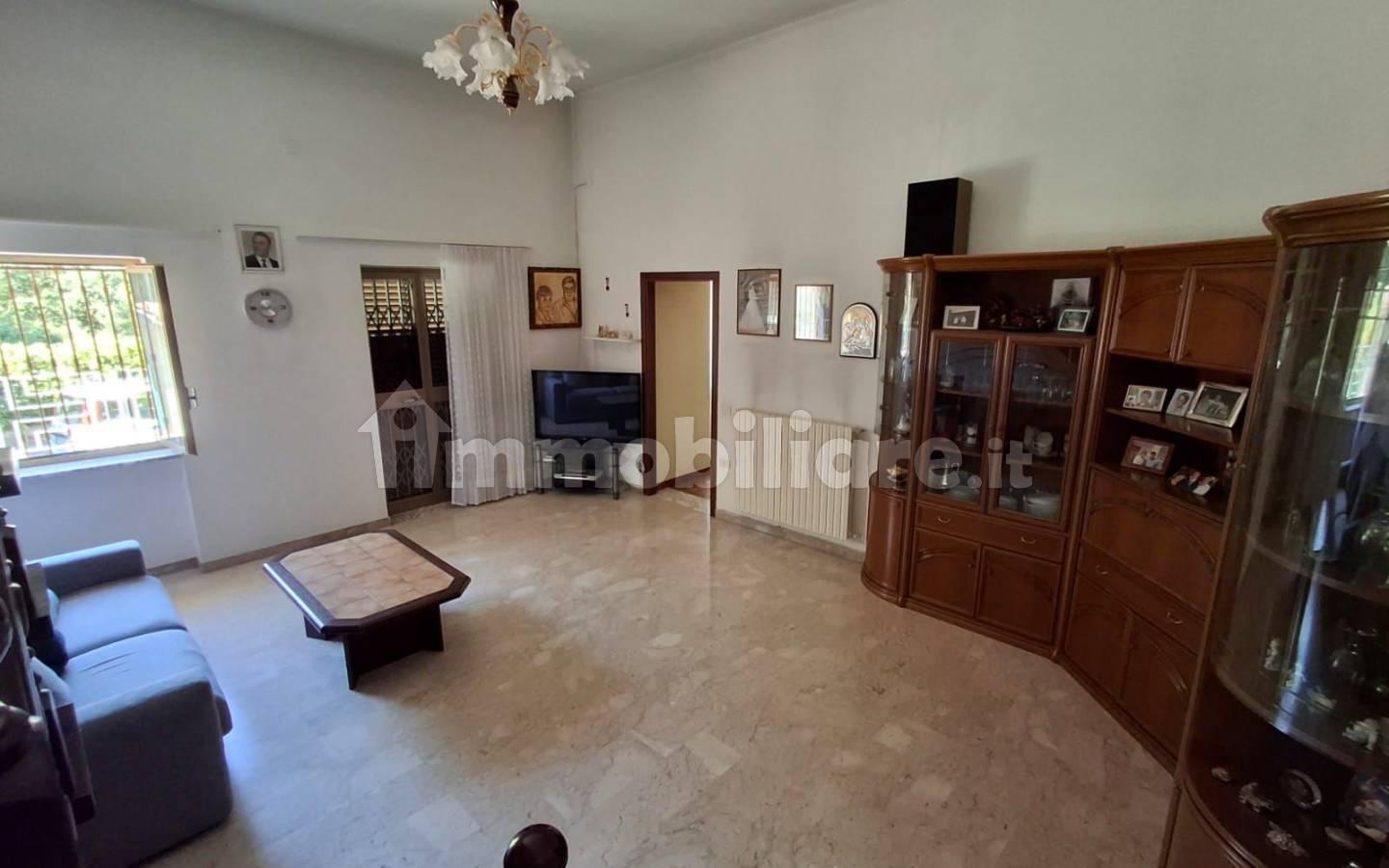 Terratetto plurifamiliare 270 m², buono stato, Melizzano