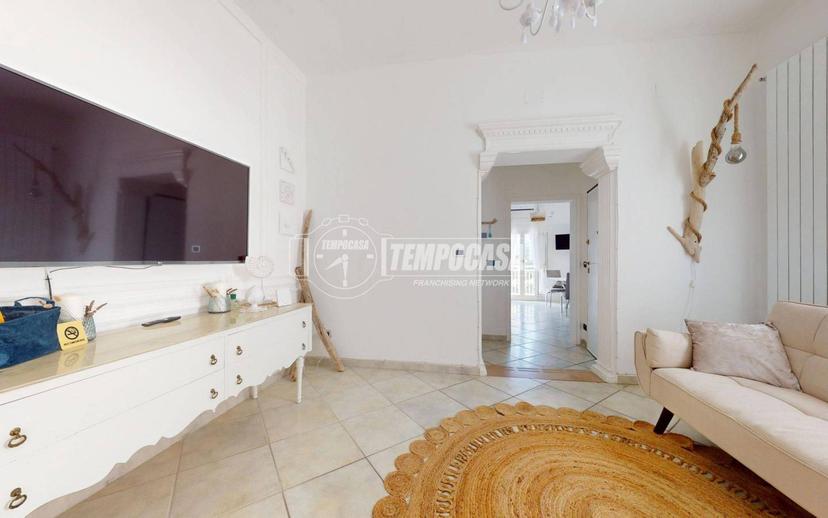 Trilocale ottimo stato, secondo piano, Centro, Monopoli — foto 17 di 30