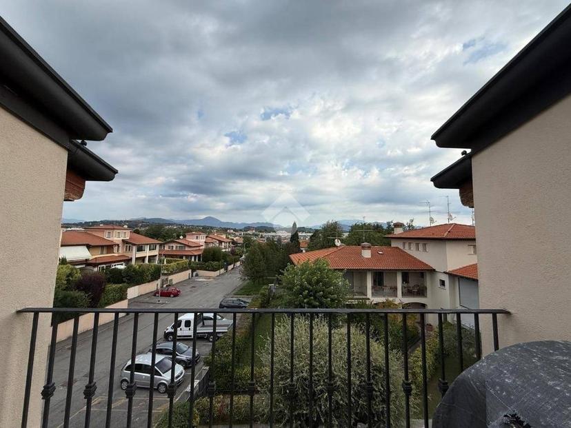 Bilocale via Falcone 18, Centro, Rovato