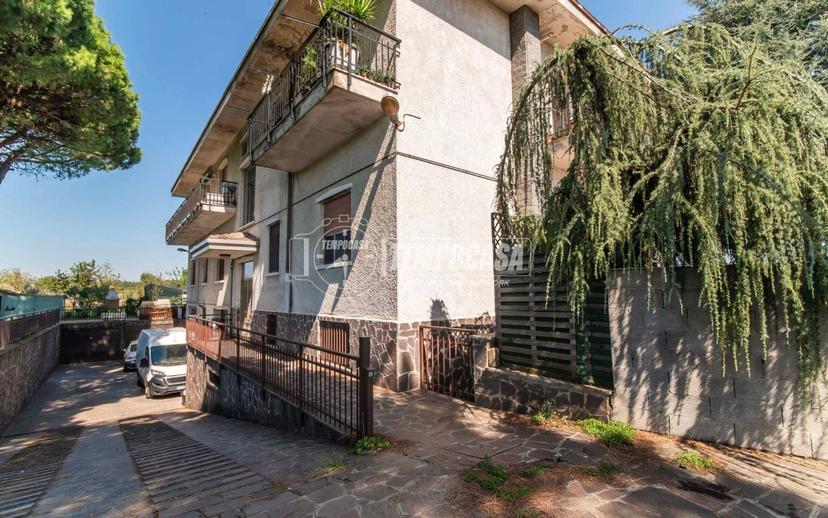 Quadrilocale via Caduti Della Liberazione 52, Uboldo — foto 2 di 21