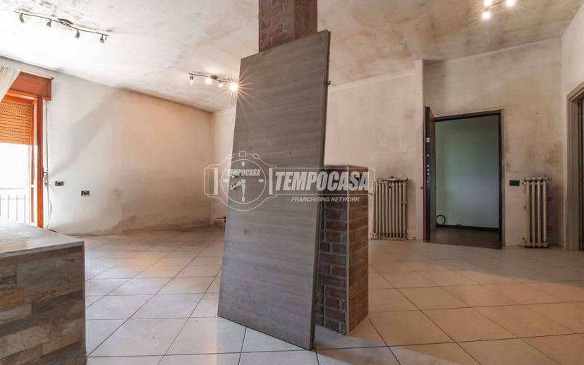 Quadrilocale via Caduti Della Liberazione 52, Uboldo — foto 6 di 21