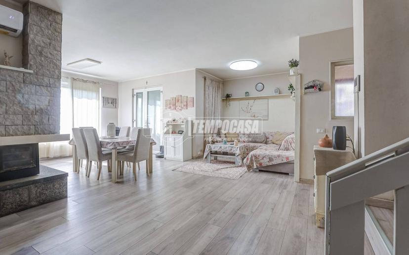 Villa bifamiliare via Cascina Ferrari 25, Centro, Luino — foto 17 di 42