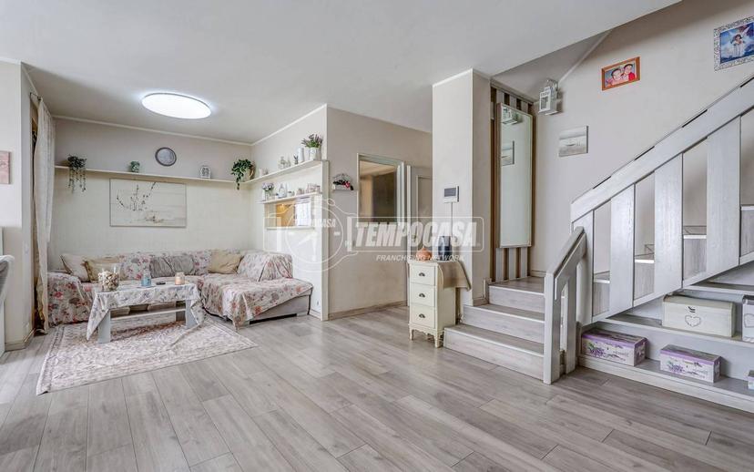 Villa bifamiliare via Cascina Ferrari 25, Centro, Luino — foto 14 di 42