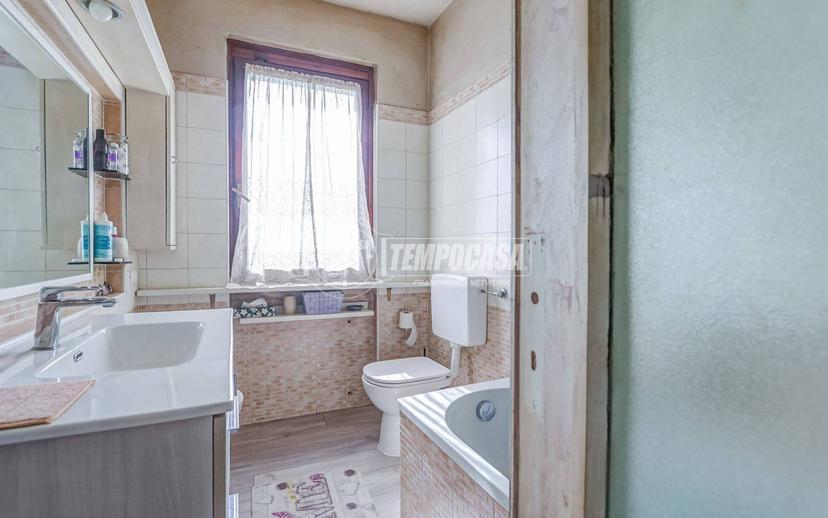 Villa bifamiliare via Cascina Ferrari 25, Centro, Luino — foto 5 di 42