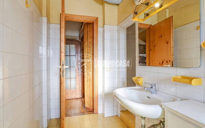 Villa bifamiliare via Cascina Ferrari 25, Centro, Luino — foto 3 di 42