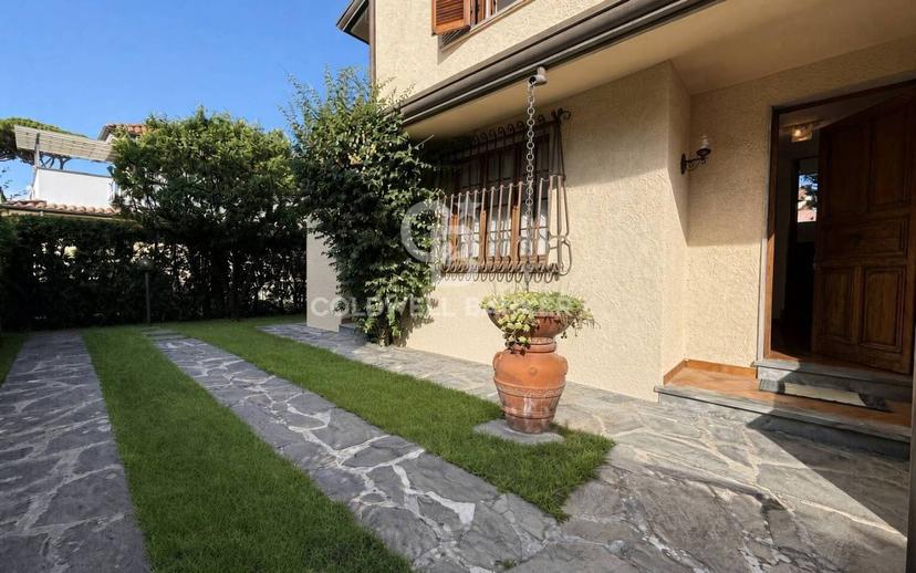 Villa unifamiliare via Duca D'Aosta, Centro, Forte dei Marmi — foto 25 di 30