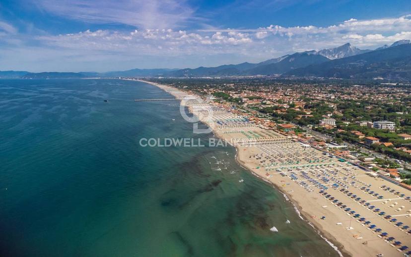Villa unifamiliare via Duca D'Aosta, Centro, Forte dei Marmi — foto 7 di 30
